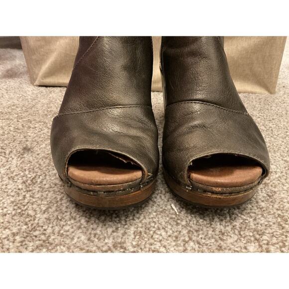 Dansko Women's Delphina Peep Toe Bootie in Aged Bronze Metallic, sz 37 - Picture 6 of 9